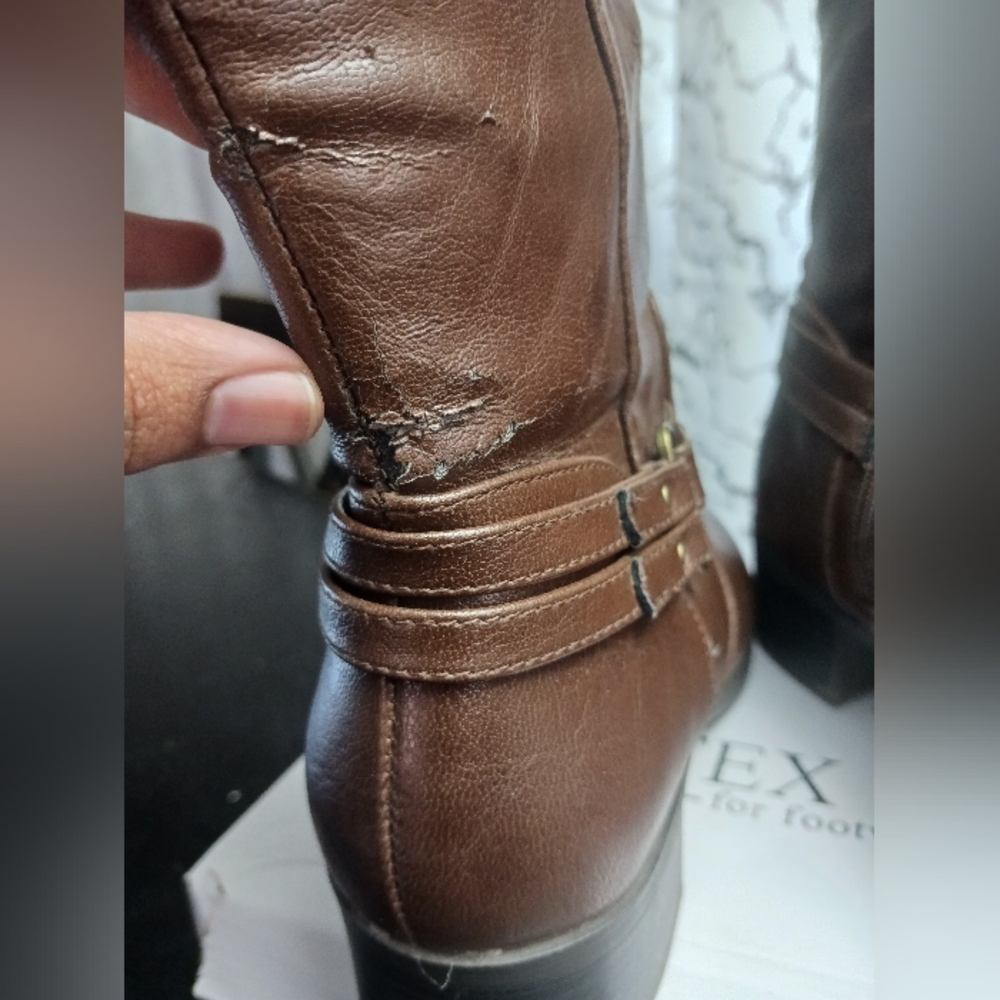 Boots - Picture 6 of 10